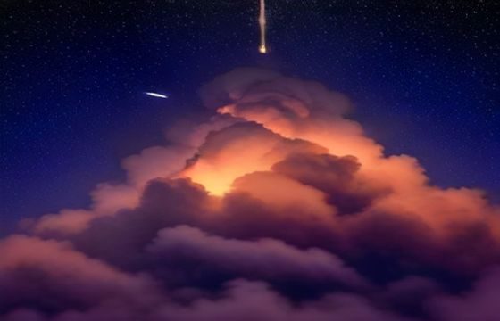 夜空下架设的业余无线电天线剪影，远处是国际空间站划过夜空的光点轨迹